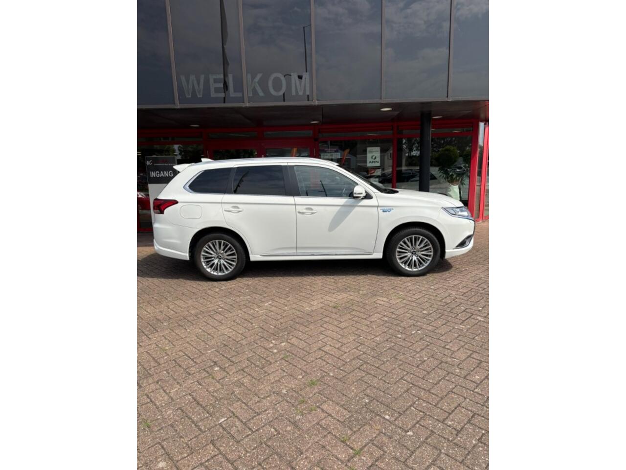 Mitsubishi OUTLANDER 2.4 PHEV PURE