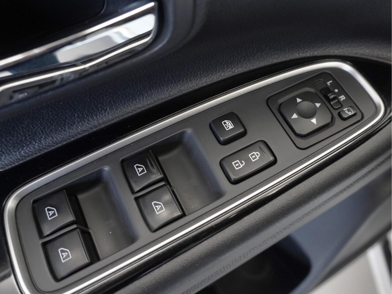 Mitsubishi OUTLANDER 2.4 PHEV Pure | APP Connect | Trekhaak | NL Auto | Garantie tot 24-01-2028