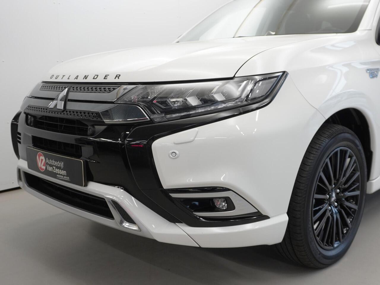 Mitsubishi OUTLANDER 2.4 PHEV Intense | Black Pack | Standkachel | Navi | Trekhaak | NL auto | Garantie tot 03-07-2028