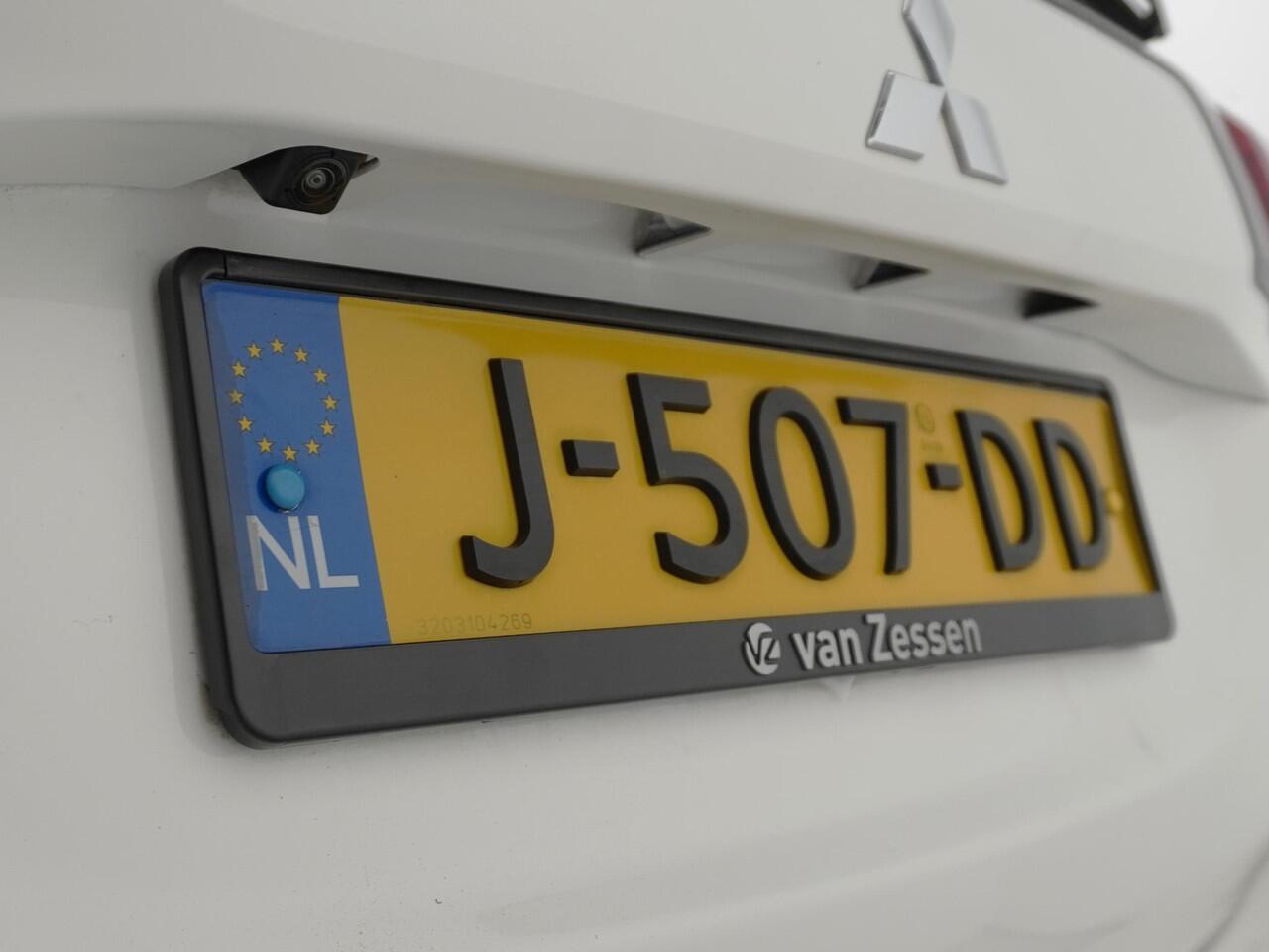 Mitsubishi OUTLANDER 2.4 PHEV Intense | Black Pack | Standkachel | Navi | Trekhaak | NL auto | Garantie tot 03-07-2028