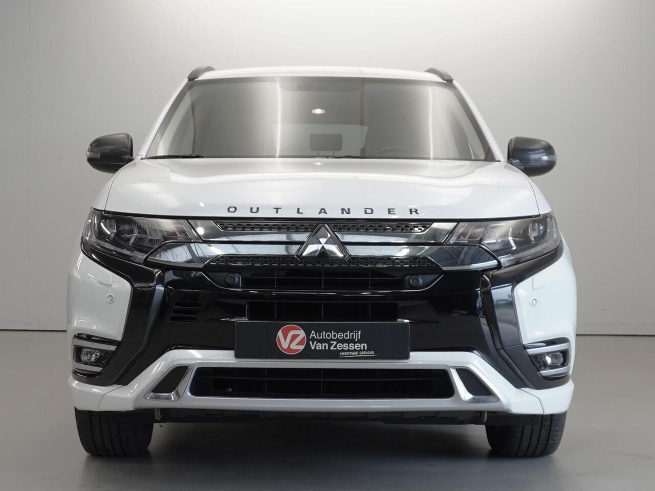 Mitsubishi OUTLANDER 2.4 PHEV Intense | Black Pack | Standkachel | Navi | Trekhaak | NL auto | Garantie tot 03-07-2028