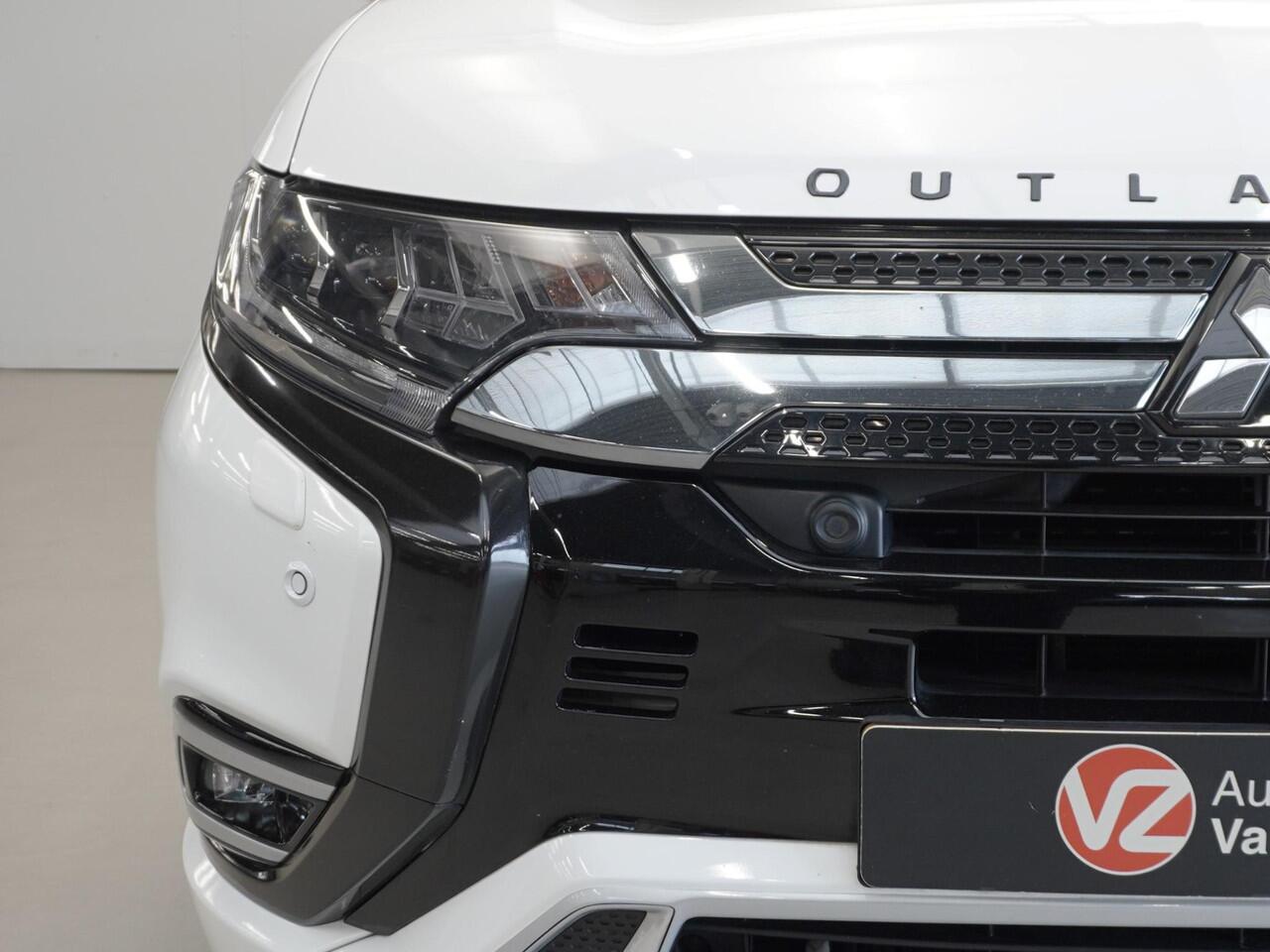 Mitsubishi OUTLANDER 2.4 PHEV Intense | Black Pack | Standkachel | Navi | Trekhaak | NL auto | Garantie tot 03-07-2028