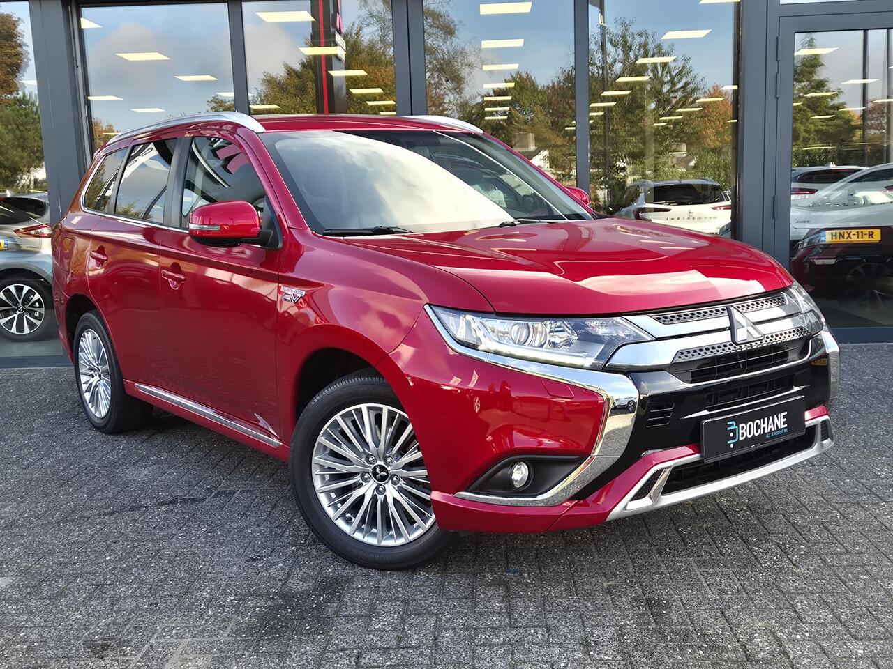 Mitsubishi OUTLANDER 2.4 PHEV Intense S | Navigatie | Trekhaak |