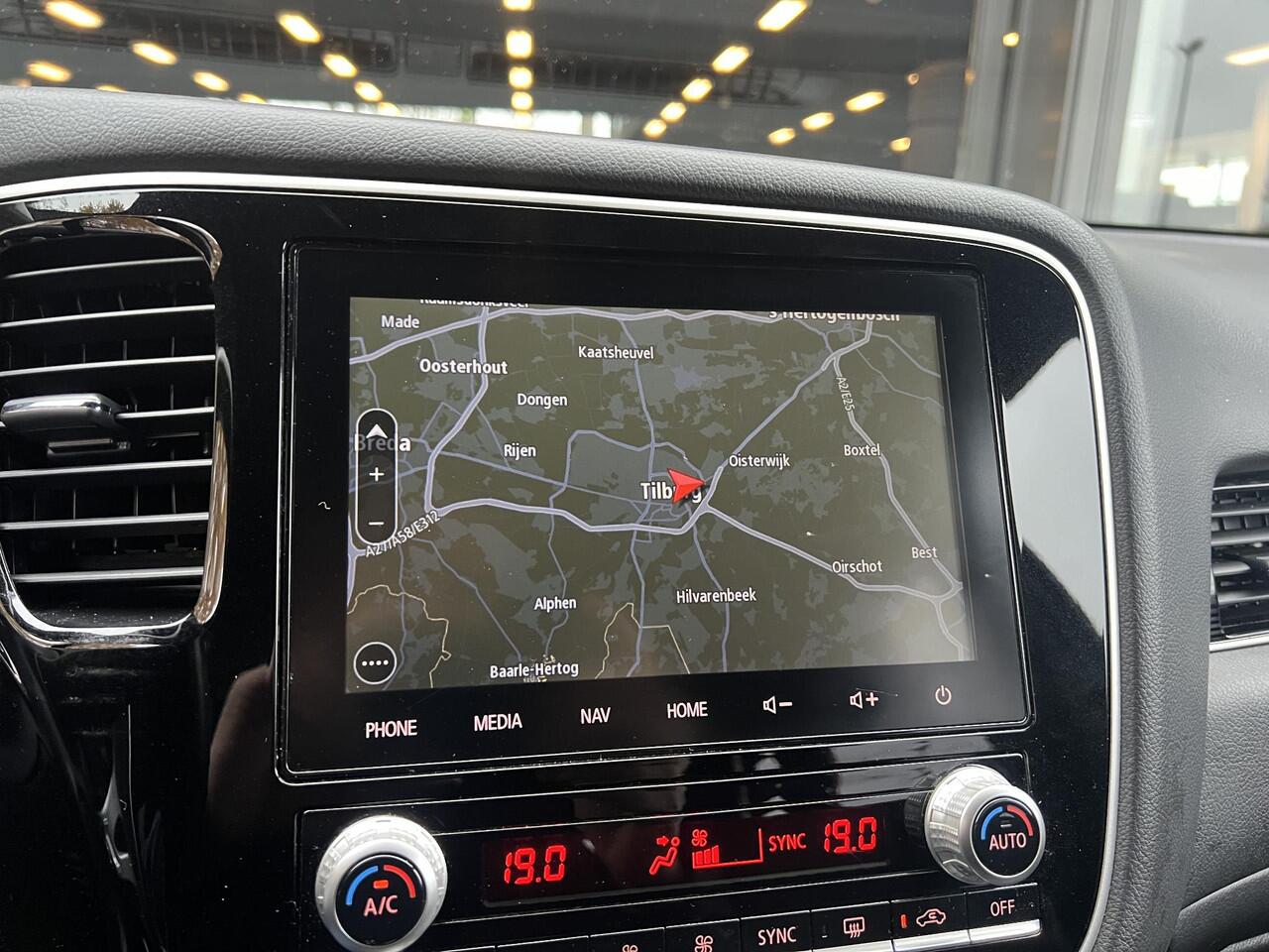 Mitsubishi OUTLANDER 2.4 PHEV Instyle | Leder | Navigatie | 360 camera