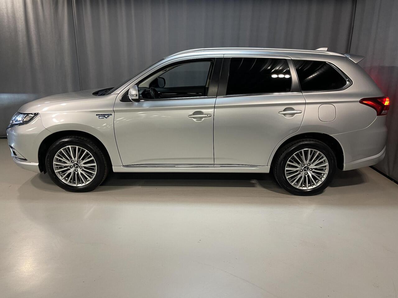 Mitsubishi OUTLANDER 2.4 PHEV Intense 18"/Adaptieve cruise/Dodehoek/LED/Stoelverwarming/PDC v+a/Camera/Apple Carplay & Android Auto