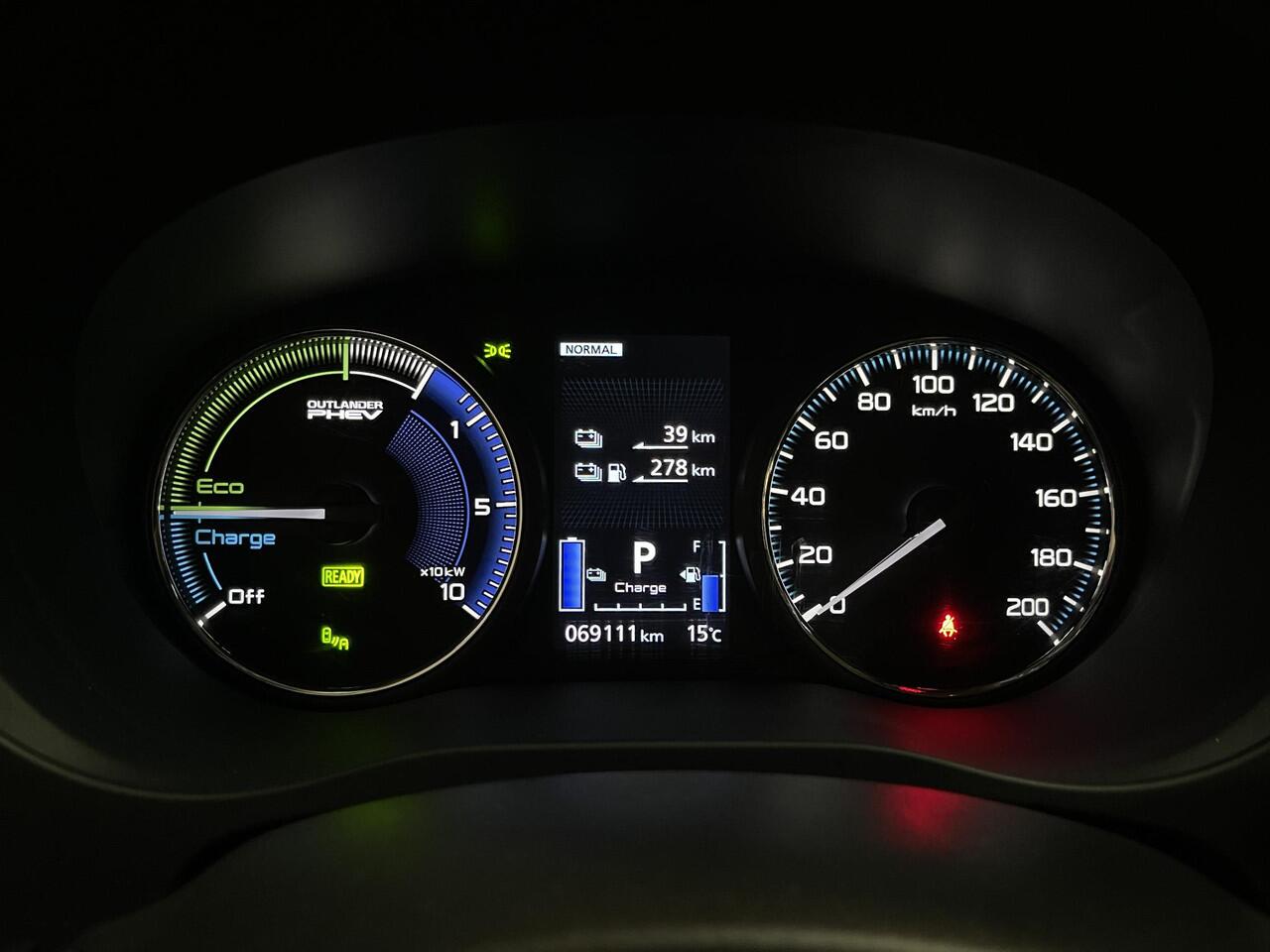 Mitsubishi OUTLANDER 2.4 PHEV Intense 18"/Adaptieve cruise/Dodehoek/LED/Stoelverwarming/PDC v+a/Camera/Apple Carplay & Android Auto