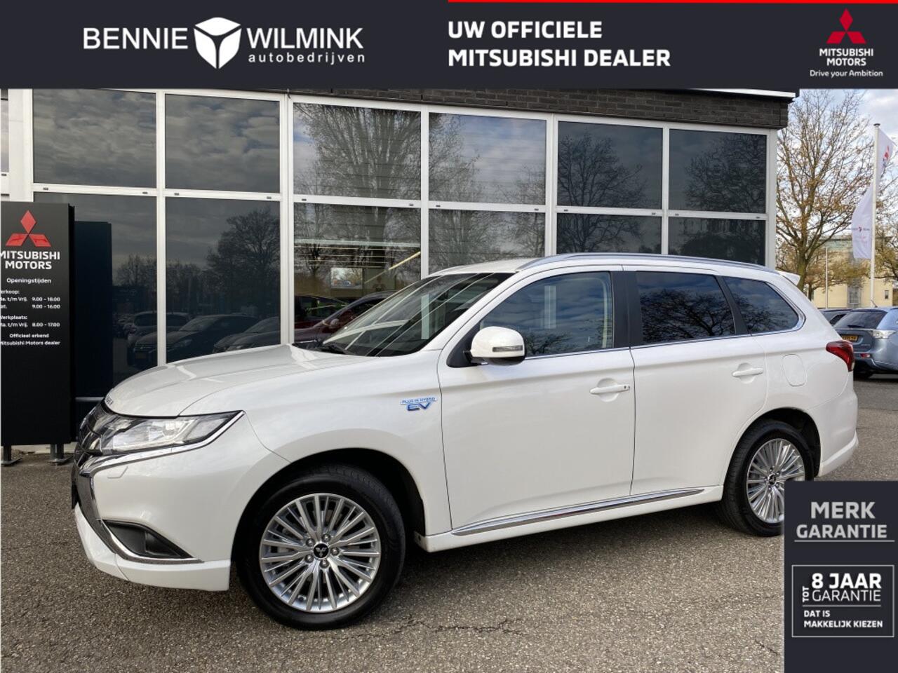 Mitsubishi OUTLANDER 2.4i PHEV Intense AWD | Standkachel | Fabrieks garantie | Naviga
