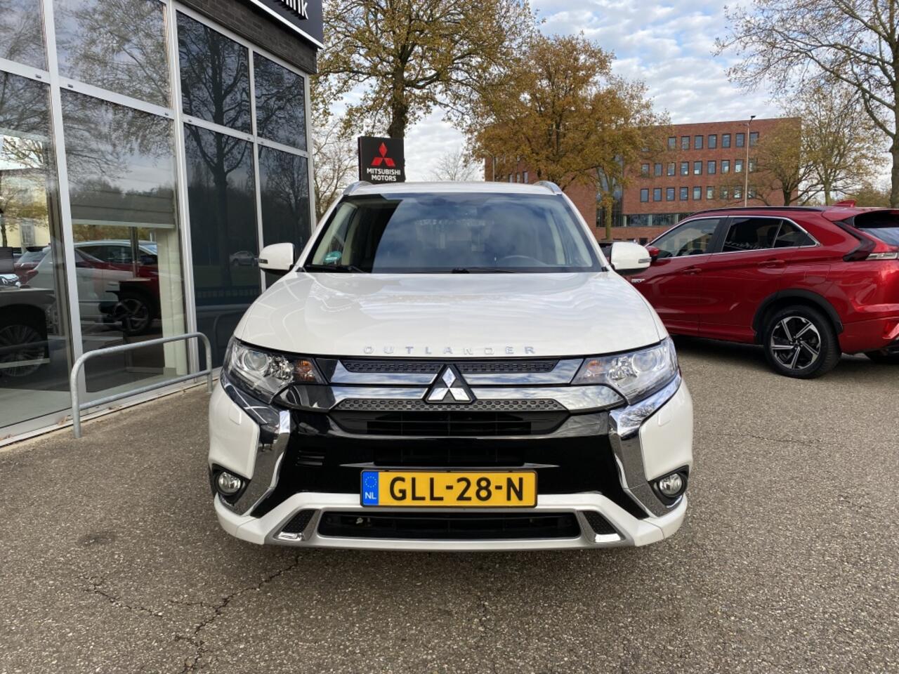 Mitsubishi OUTLANDER 2.4i PHEV Intense AWD | Standkachel | Fabrieks garantie | Naviga