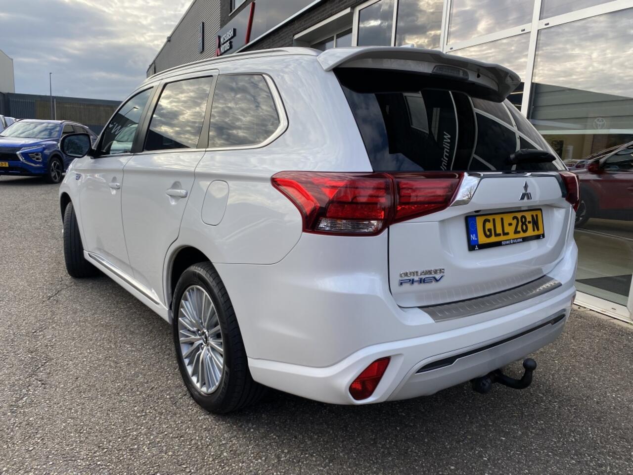 Mitsubishi OUTLANDER 2.4i PHEV Intense AWD | Standkachel | Fabrieks garantie | Naviga