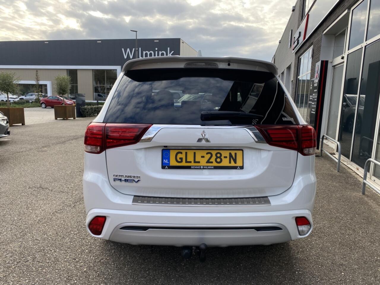 Mitsubishi OUTLANDER 2.4i PHEV Intense AWD | Standkachel | Fabrieks garantie | Naviga
