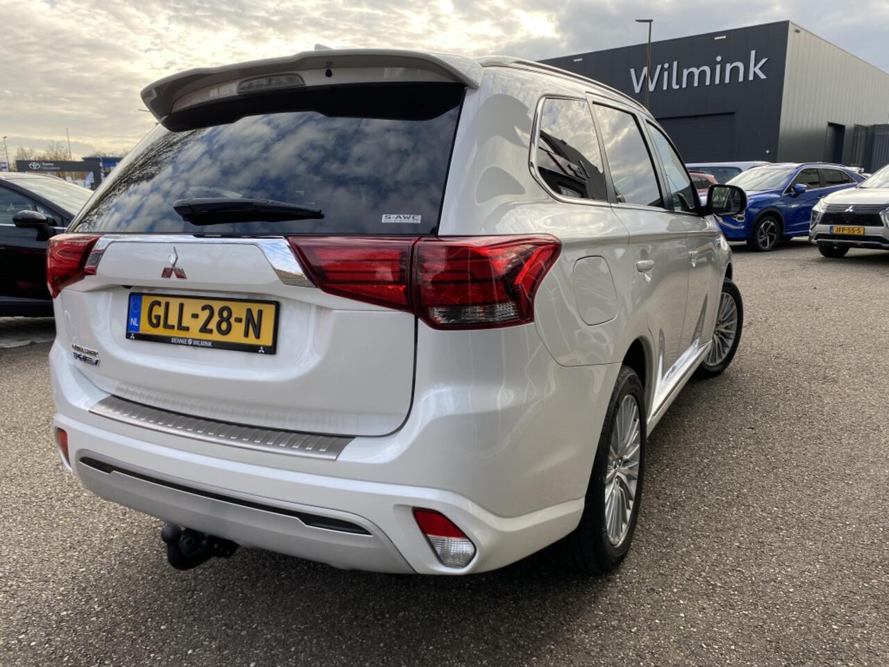 Mitsubishi OUTLANDER 2.4i PHEV Intense AWD | Standkachel | Fabrieks garantie | Naviga