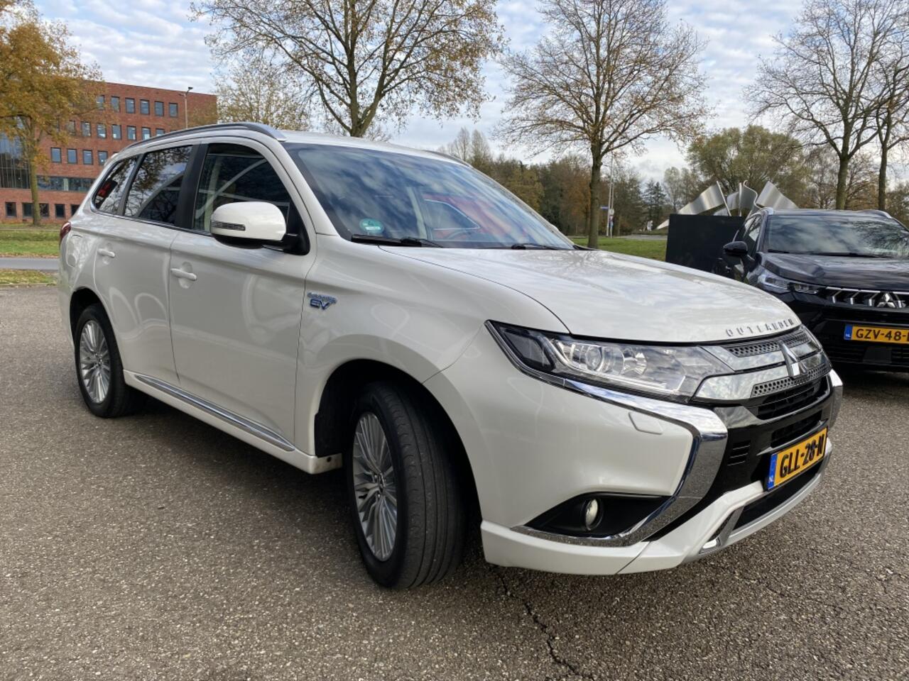 Mitsubishi OUTLANDER 2.4i PHEV Intense AWD | Standkachel | Fabrieks garantie | Naviga