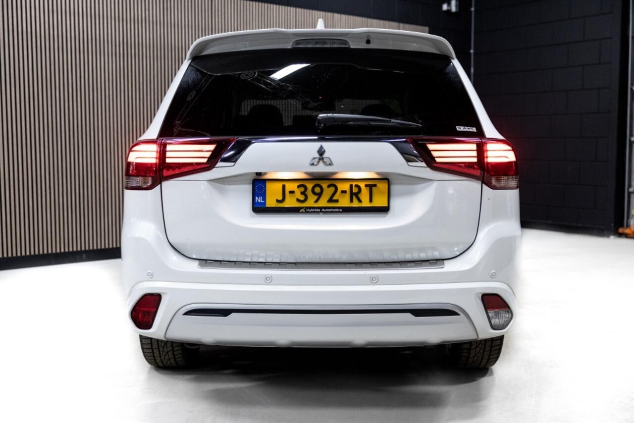 Mitsubishi OUTLANDER 2.4 PHEV Pure | Half Leer | Camera | Navi |