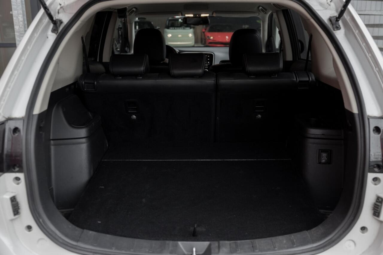 Mitsubishi OUTLANDER 2.4 PHEV Pure | Half Leer | Camera | Navi |