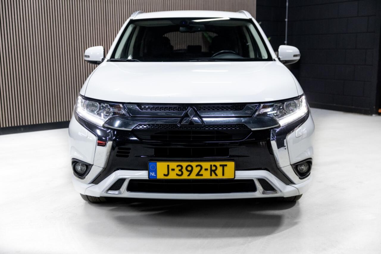 Mitsubishi OUTLANDER 2.4 PHEV Pure | Half Leer | Camera | Navi |