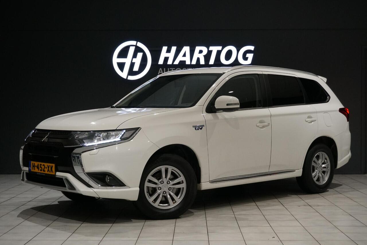 Mitsubishi OUTLANDER 2.4 PHEV Pure + TREKHAAK / CARPLAY / CAMERA / STOELVERWARMING /