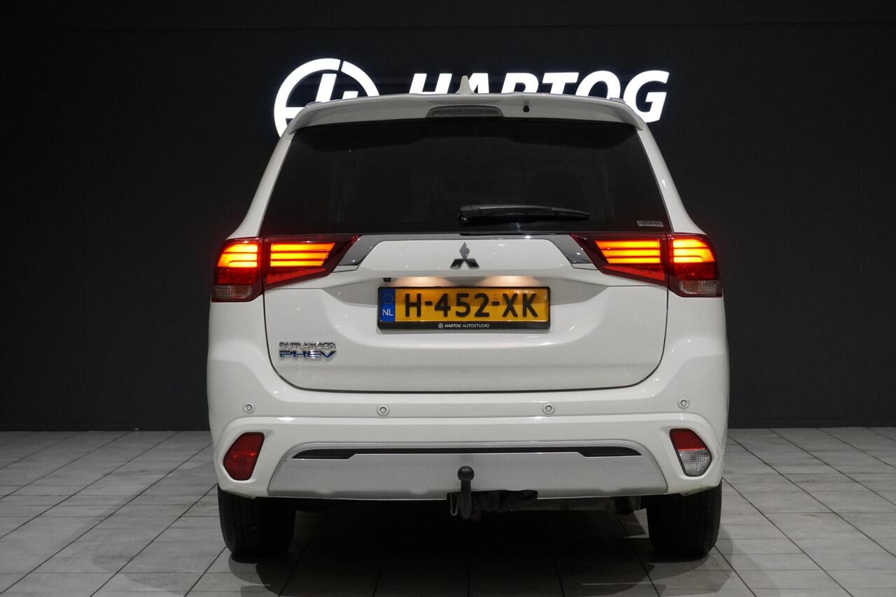 Mitsubishi OUTLANDER 2.4 PHEV Pure + TREKHAAK / CARPLAY / CAMERA / STOELVERWARMING /