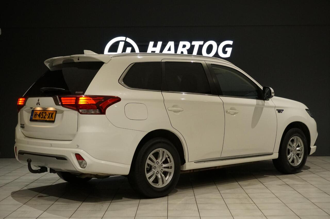 Mitsubishi OUTLANDER 2.4 PHEV Pure + TREKHAAK / CARPLAY / CAMERA / STOELVERWARMING /