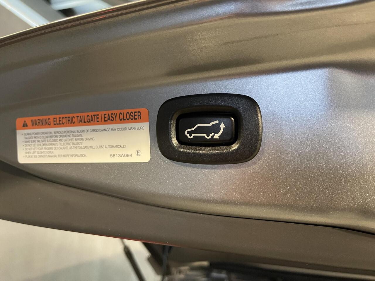 Mitsubishi OUTLANDER 2.4 PHEV Instyle 18"/Trekhaak/LED/Leder/Zonnedak/Stoel + stuurverwarming/Dodehoek/PDC v+a/360 Camera/Apple Carplay & Android Auto