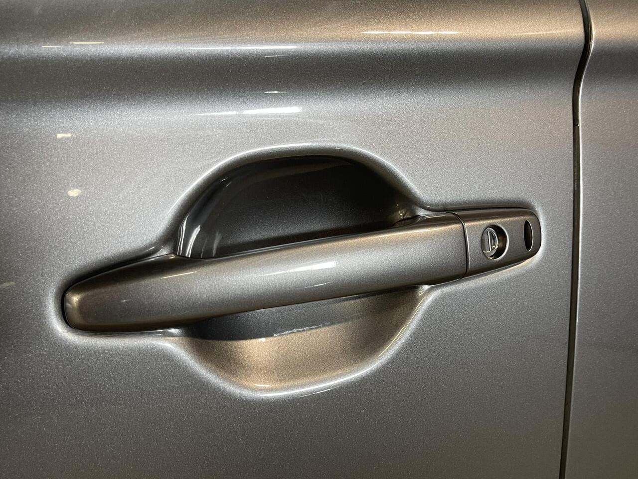 Mitsubishi OUTLANDER 2.4 PHEV Instyle 18"/Trekhaak/LED/Leder/Zonnedak/Stoel + stuurverwarming/Dodehoek/PDC v+a/360 Camera/Apple Carplay & Android Auto