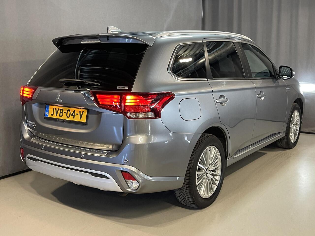Mitsubishi OUTLANDER 2.4 PHEV Instyle 18"/Trekhaak/LED/Leder/Zonnedak/Stoel + stuurverwarming/Dodehoek/PDC v+a/360 Camera/Apple Carplay & Android Auto