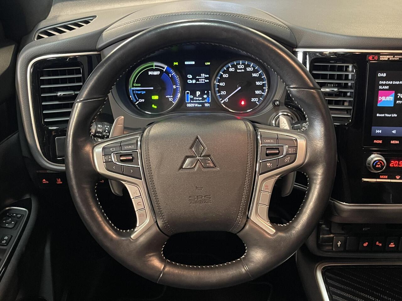 Mitsubishi OUTLANDER 2.4 PHEV Instyle 18"/Trekhaak/LED/Leder/Zonnedak/Stoel + stuurverwarming/Dodehoek/PDC v+a/360 Camera/Apple Carplay & Android Auto