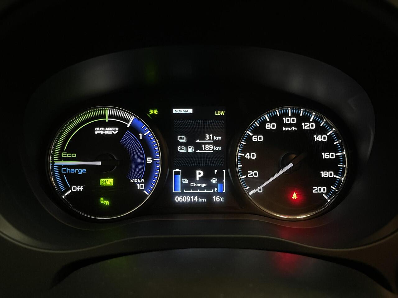 Mitsubishi OUTLANDER 2.4 PHEV Instyle 18"/Trekhaak/LED/Leder/Zonnedak/Stoel + stuurverwarming/Dodehoek/PDC v+a/360 Camera/Apple Carplay & Android Auto