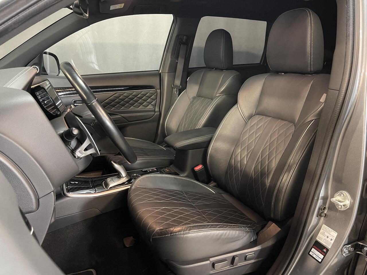 Mitsubishi OUTLANDER 2.4 PHEV Instyle 18"/Trekhaak/LED/Leder/Zonnedak/Stoel + stuurverwarming/Dodehoek/PDC v+a/360 Camera/Apple Carplay & Android Auto