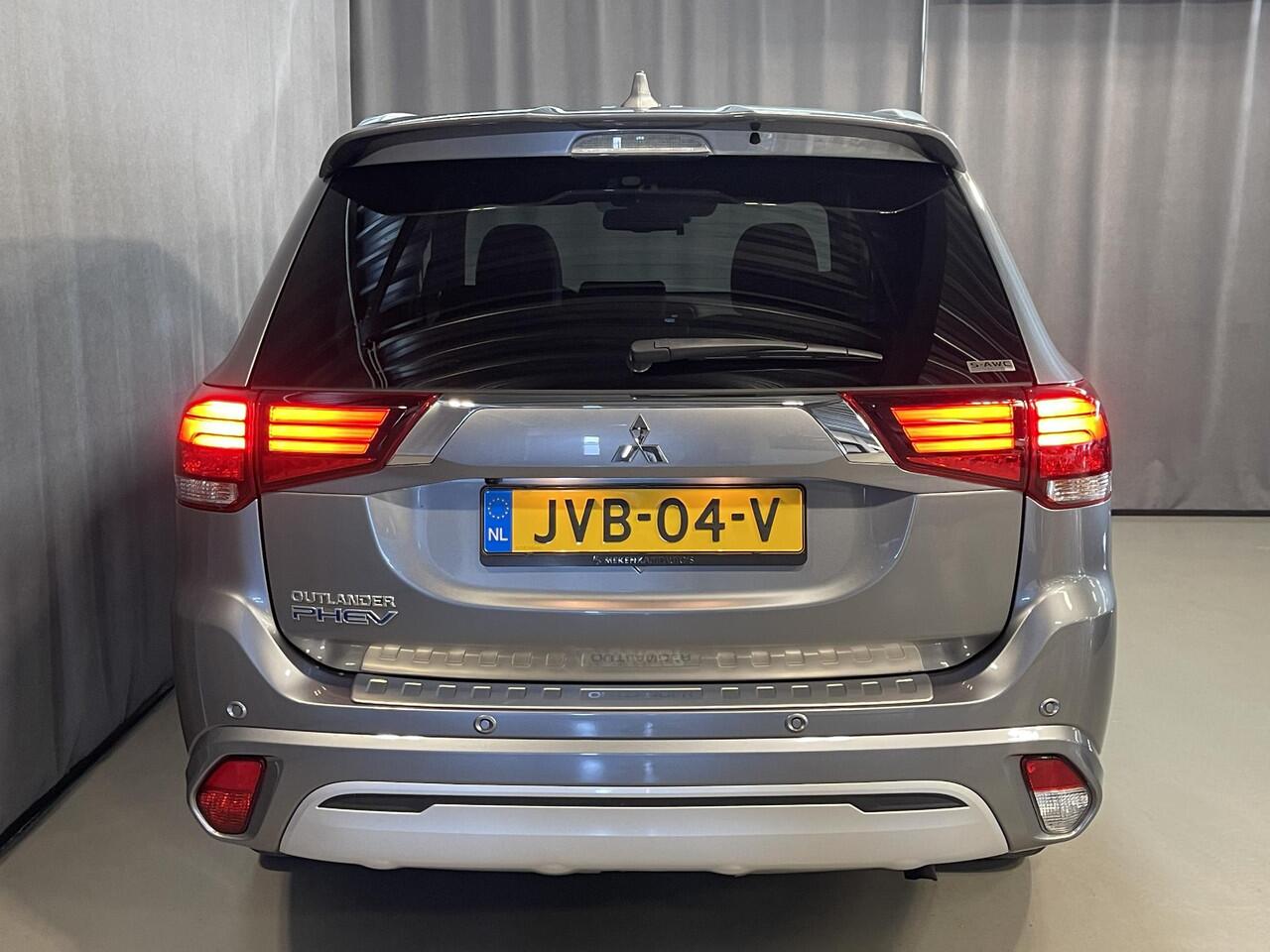 Mitsubishi OUTLANDER 2.4 PHEV Instyle 18"/Trekhaak/LED/Leder/Zonnedak/Stoel + stuurverwarming/Dodehoek/PDC v+a/360 Camera/Apple Carplay & Android Auto