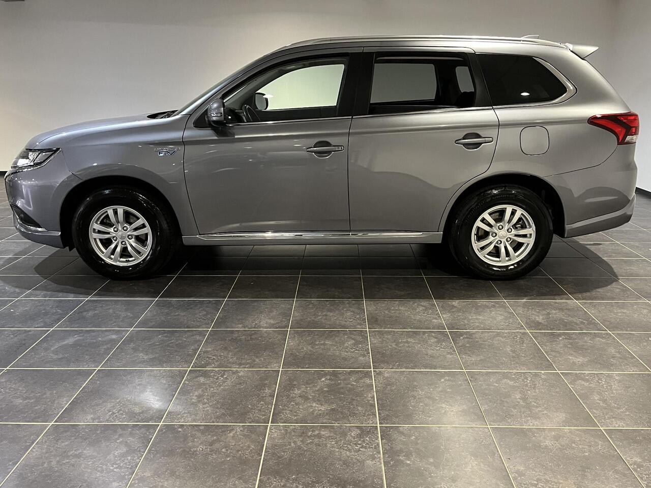 Mitsubishi OUTLANDER 2.4 PHEV Pure | Apple Carplay/Android Auto | Stoelverwarming | Camera