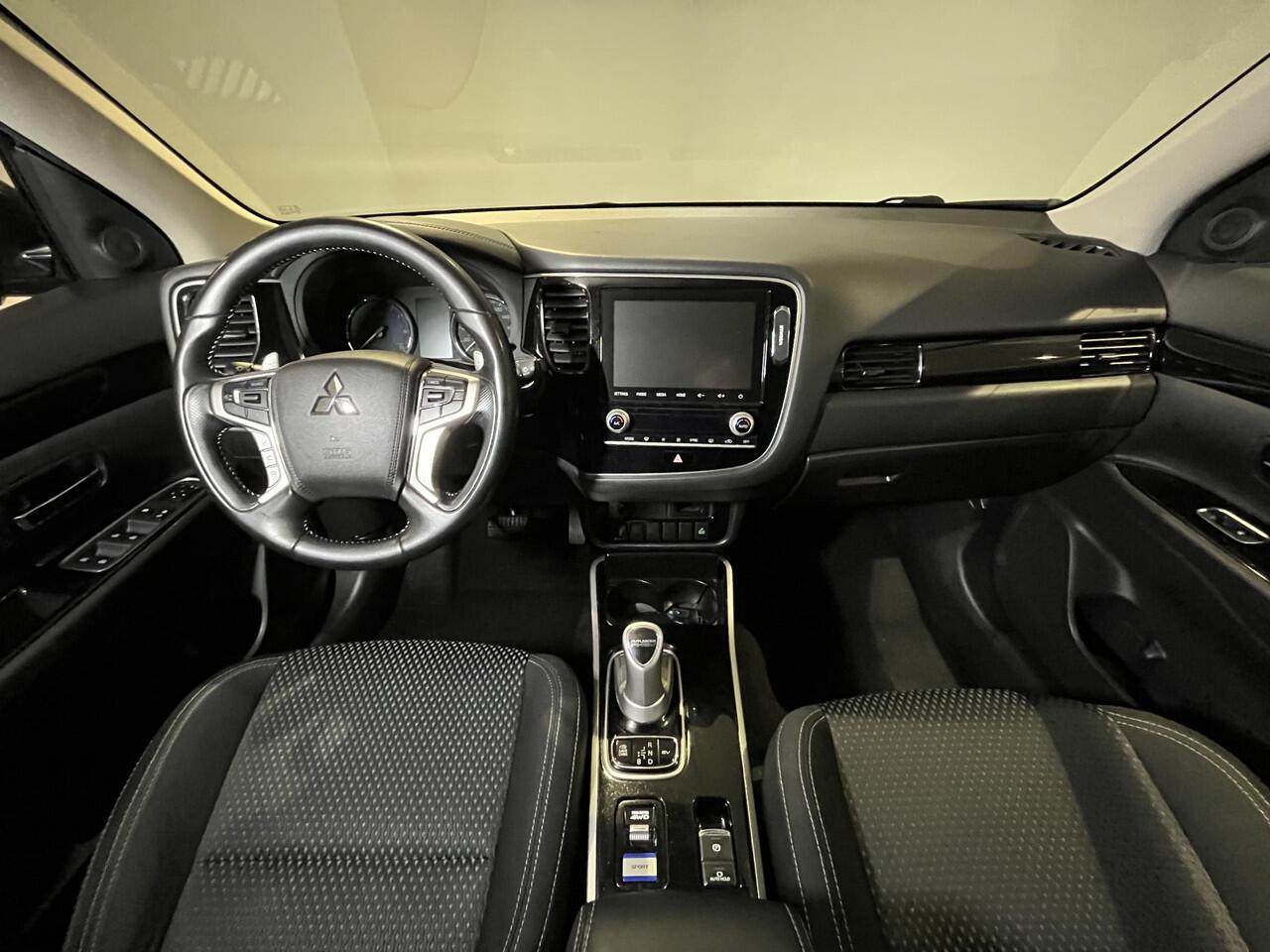 Mitsubishi OUTLANDER 2.4 PHEV Pure | Apple Carplay/Android Auto | Stoelverwarming | Camera