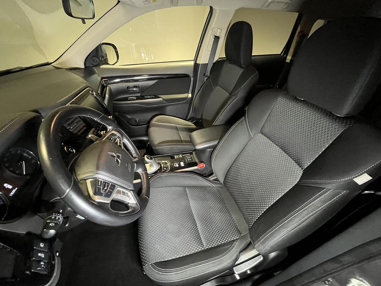 Mitsubishi OUTLANDER 2.4 PHEV Pure | Apple Carplay/Android Auto | Stoelverwarming | Camera