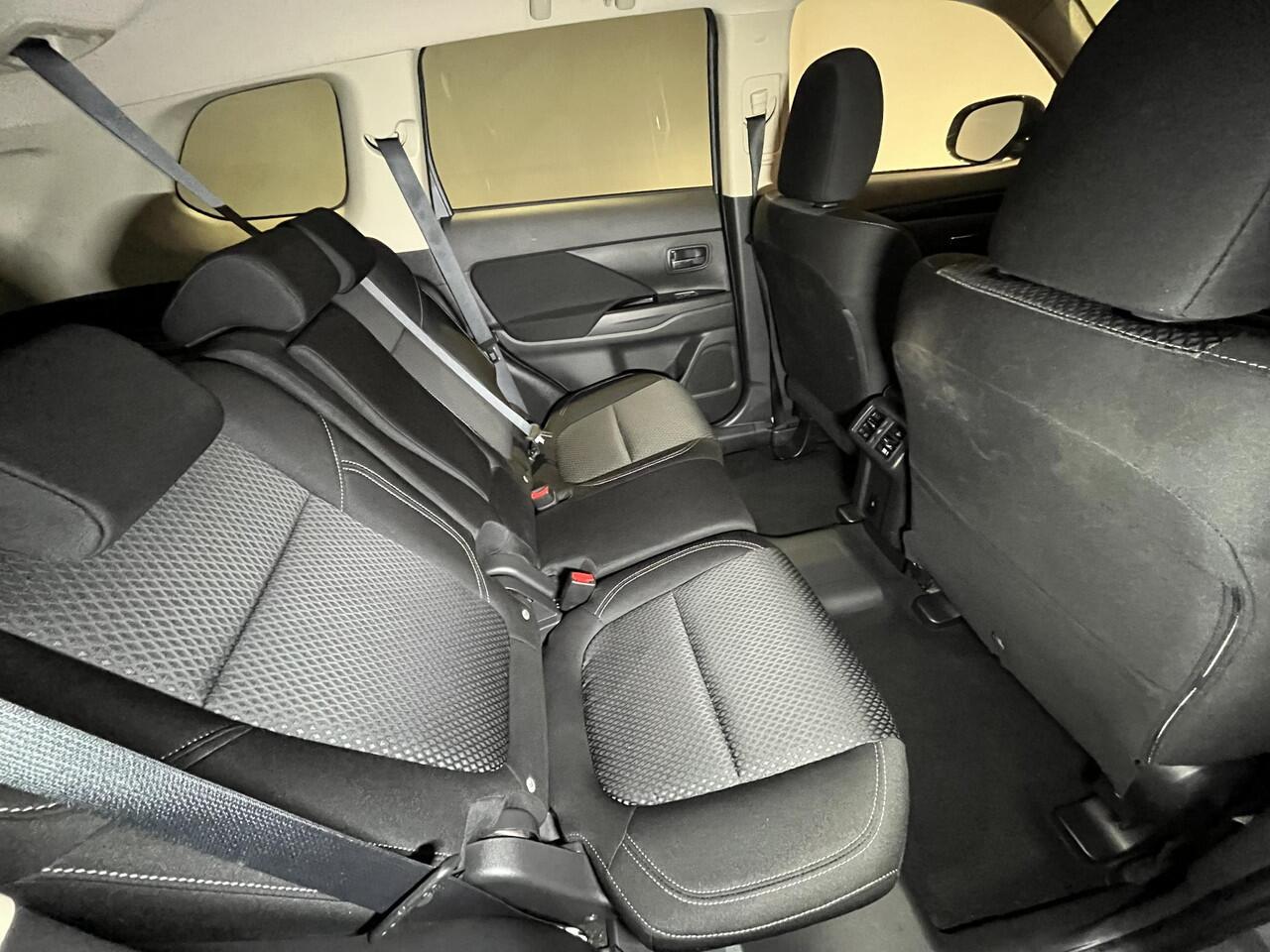 Mitsubishi OUTLANDER 2.4 PHEV Pure | Apple Carplay/Android Auto | Stoelverwarming | Camera