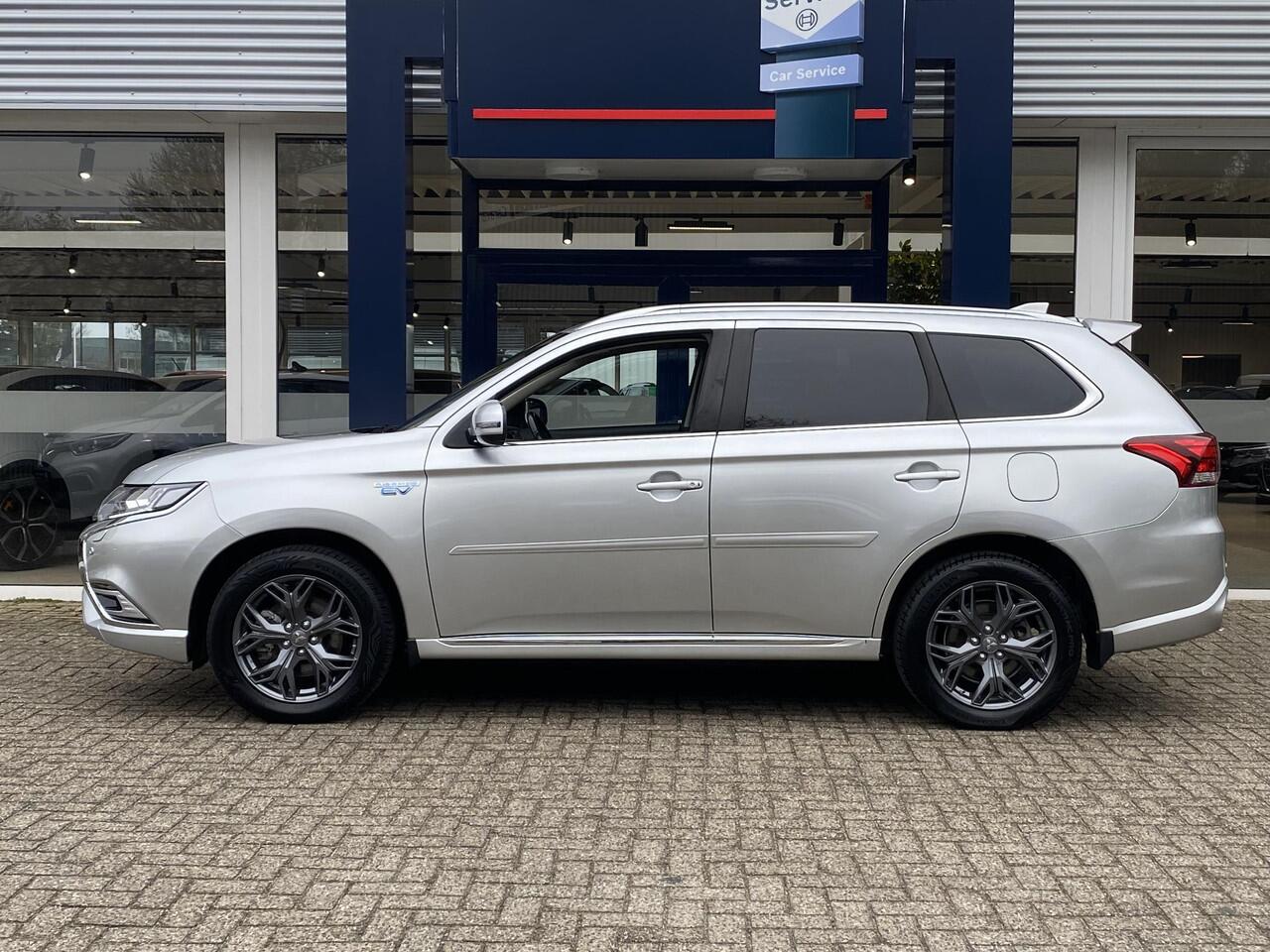 Mitsubishi OUTLANDER 2.4 PHEV Intense / Automaat / NL-Auto / Dealer-Onderhouden / 1e-Eigenaar / AWD / Afneembare-Trekhaak / Standkachel / Cruise-Control / Climate-Control / Stoelverwarming / Elektr.-Stoelen / Apple-Carplay & Android-Auto / Dodehoek-Detectie / LED / Keyless / 