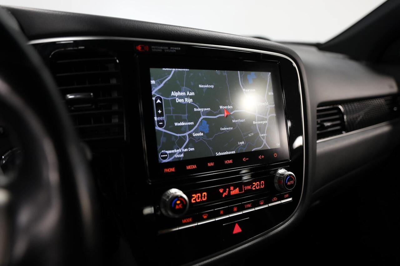 Mitsubishi OUTLANDER 2.4 PHEV Instyle | Schuif- kanteldak | Leer | 360 Camera