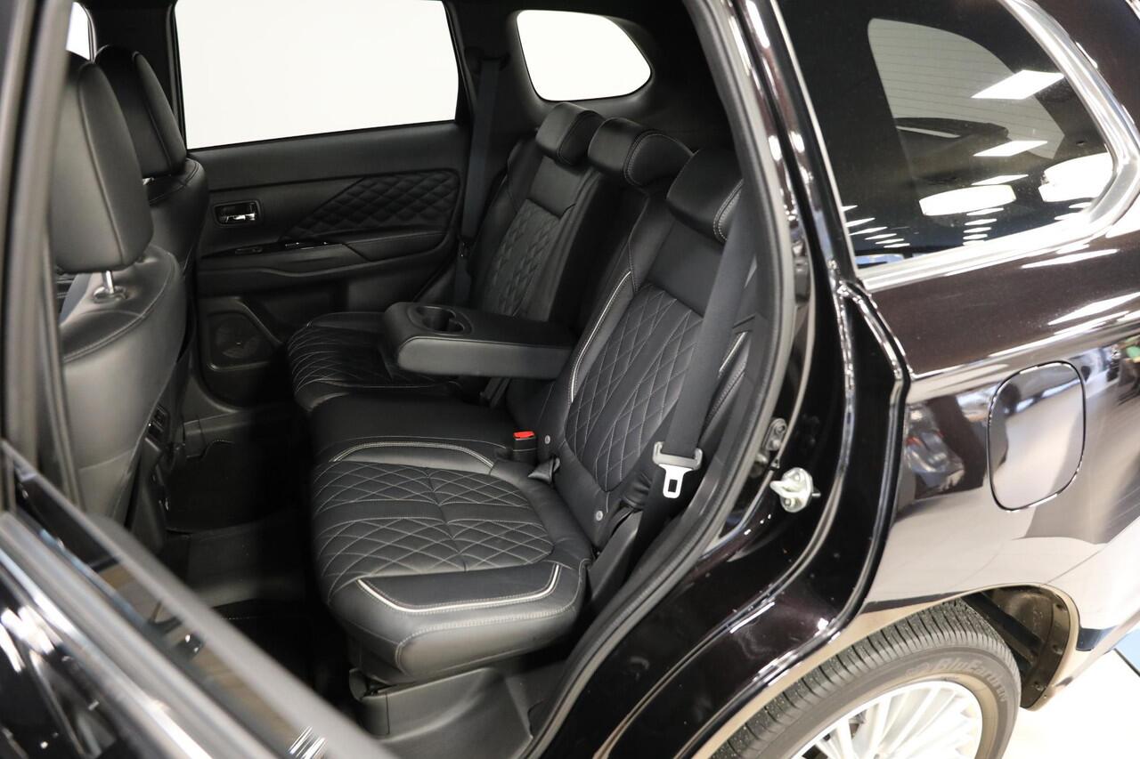 Mitsubishi OUTLANDER 2.4 PHEV Instyle | Schuif- kanteldak | Leer | 360 Camera