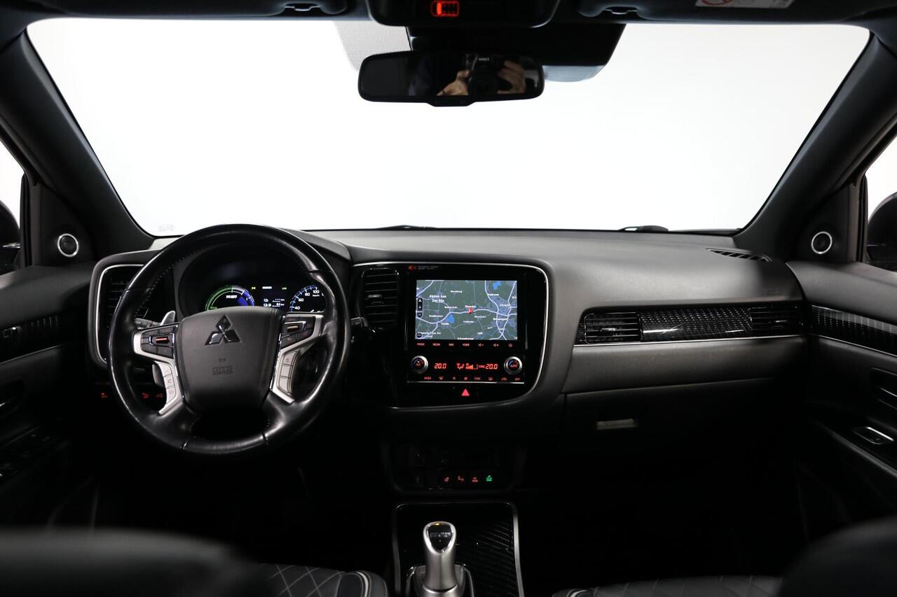 Mitsubishi OUTLANDER 2.4 PHEV Instyle | Schuif- kanteldak | Leer | 360 Camera