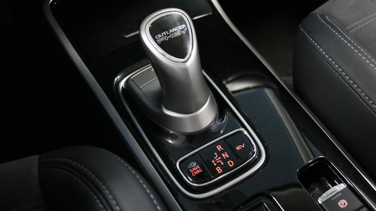 Mitsubishi OUTLANDER 2.4 PHEV Intense+ | Stoel & Stuurverwarming | Cruise | Trekhaak