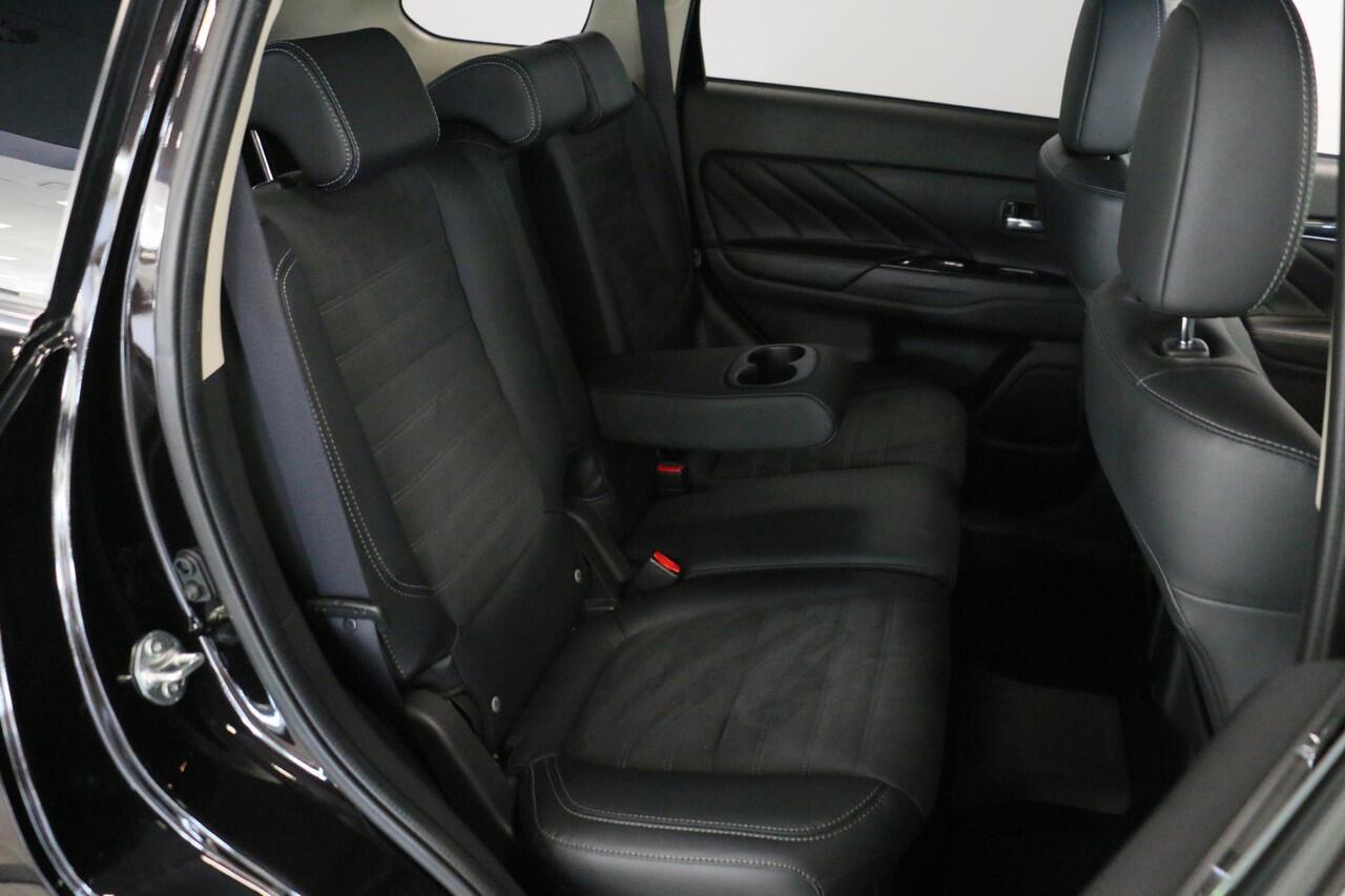 Mitsubishi OUTLANDER 2.4 PHEV Intense+ | Stoel & Stuurverwarming | Cruise | Trekhaak