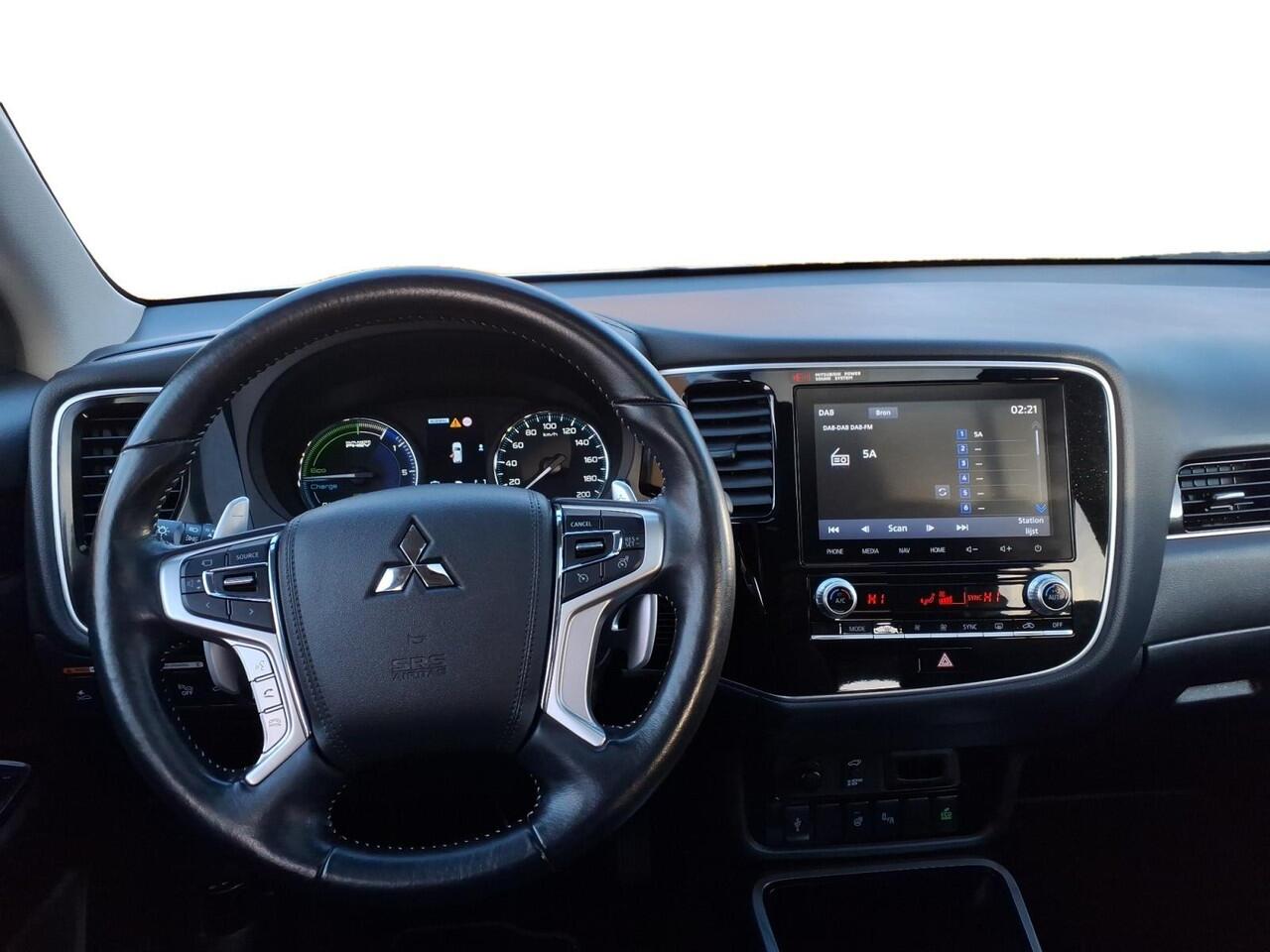 Mitsubishi OUTLANDER 2.4 PHEV Intense+ | NL-Auto | Eerste Eigenaar | Dealer Onderhouden | Garantie 2028 | Schuifkanteldak |