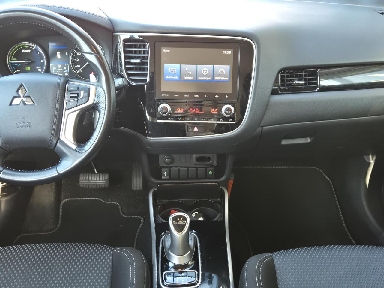 Mitsubishi OUTLANDER 2.4 PHEV Pure+ | Camera | All seasonbanden |