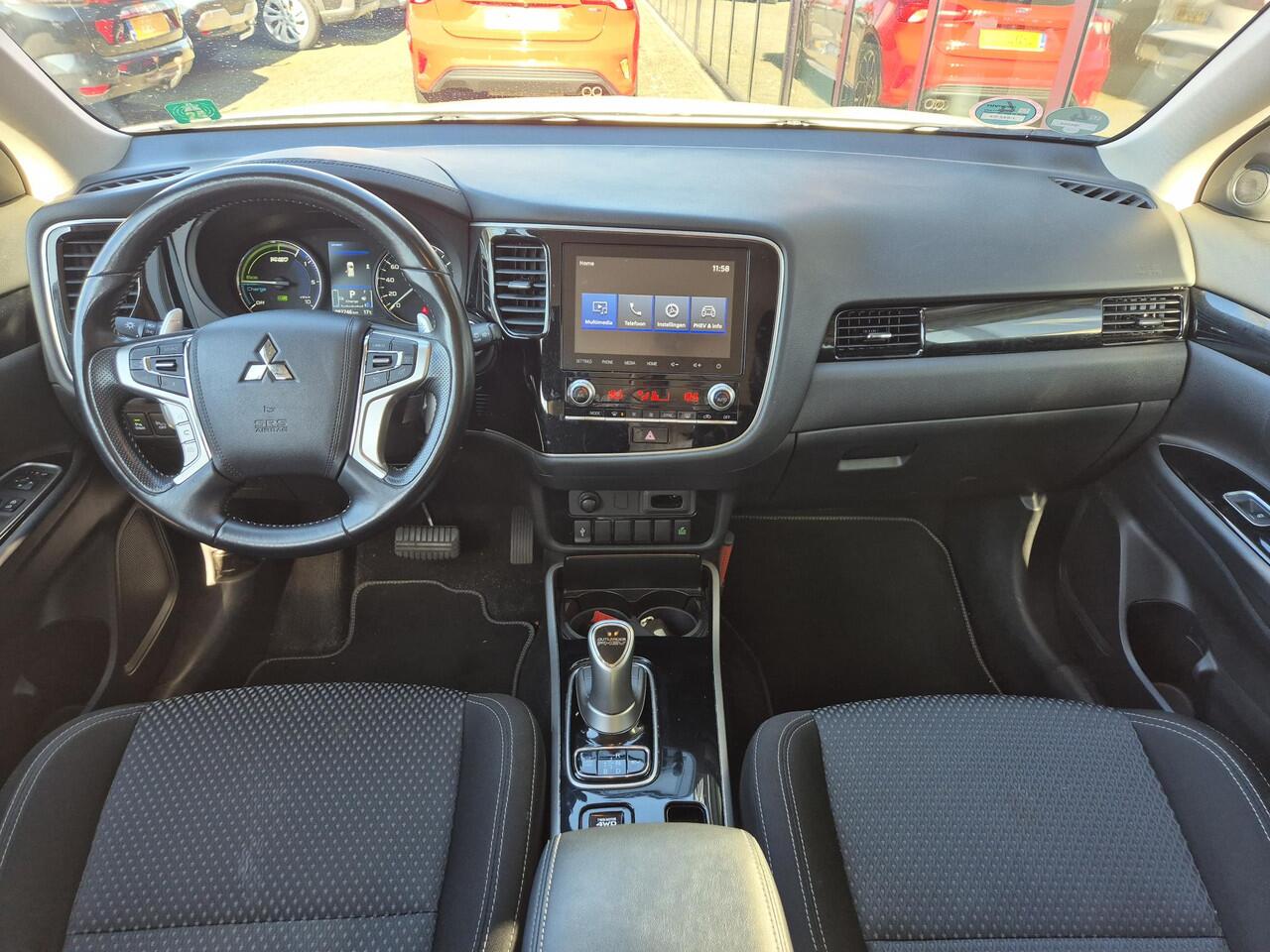 Mitsubishi OUTLANDER 2.4 PHEV Pure+ | Camera | All seasonbanden |