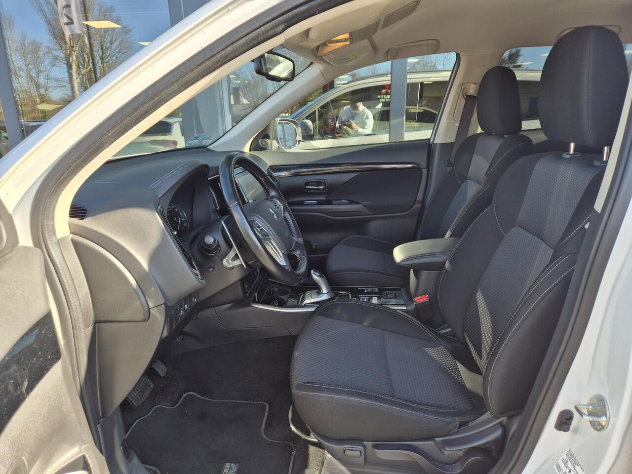 Mitsubishi OUTLANDER 2.4 PHEV Pure+ | Camera | All seasonbanden |