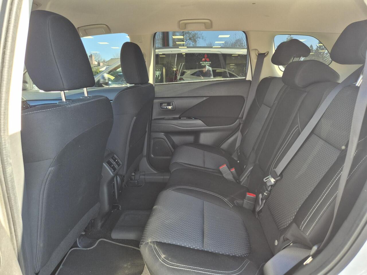 Mitsubishi OUTLANDER 2.4 PHEV Pure+ | Camera | All seasonbanden |
