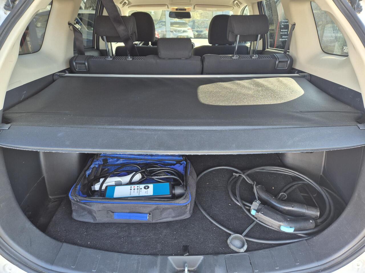 Mitsubishi OUTLANDER 2.4 PHEV Pure+ | Camera | All seasonbanden |