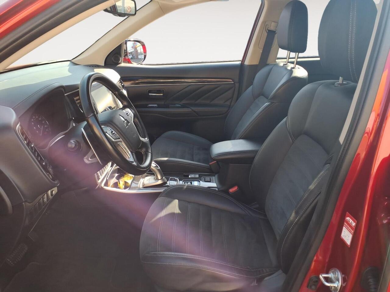 Mitsubishi OUTLANDER 2.4 PHEV Intense+ | LMV | 1500 kg Trekgewicht | Camera | Clima |