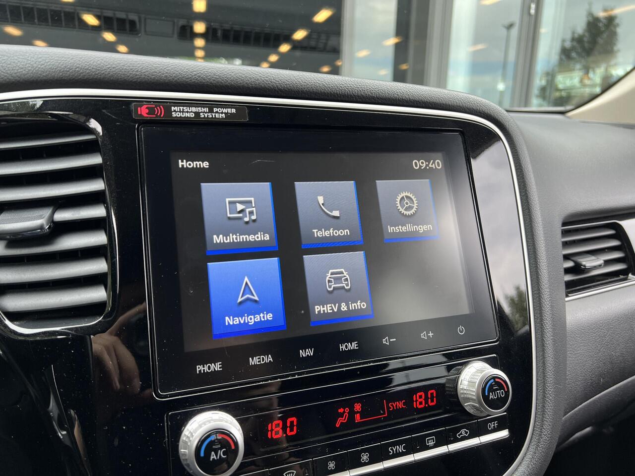Mitsubishi OUTLANDER 2.4 PHEV Intense+ | Afneembare trekhaak | Carplay | Navigatie | Sunroof