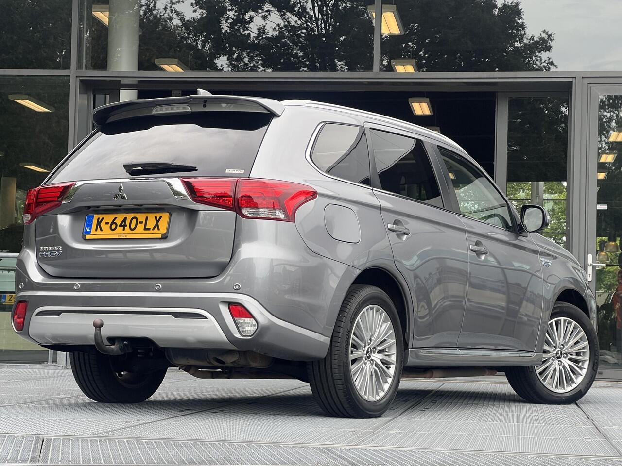 Mitsubishi OUTLANDER 2.4 PHEV Intense+ | Afneembare trekhaak | Carplay | Navigatie | Sunroof