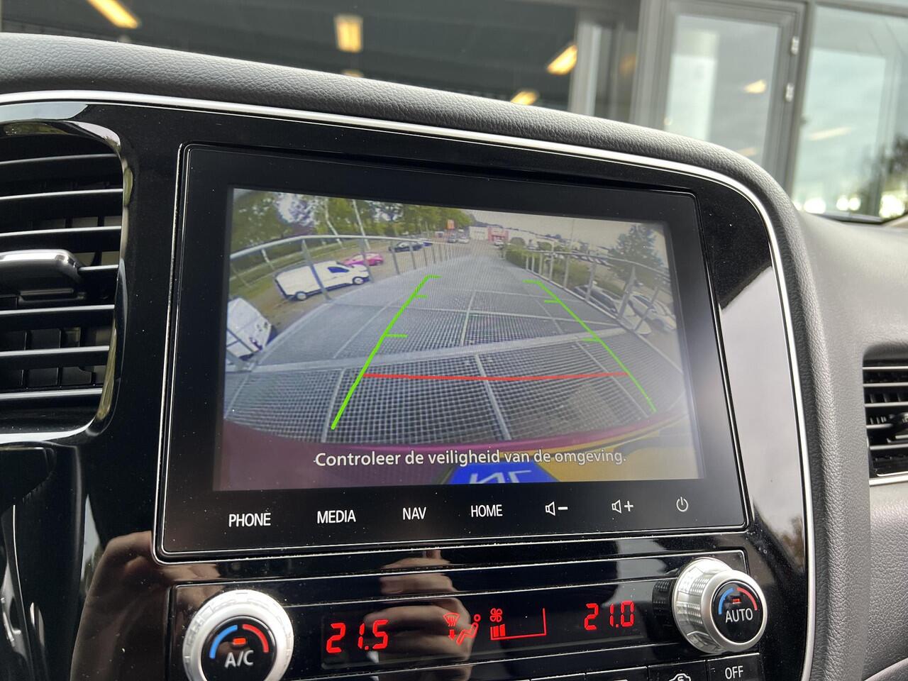 Mitsubishi OUTLANDER 2.4 PHEV Intense | Cruise Control | Navigatie | Carplay | FABRIEKSGARANTIE TOT 08-2029!