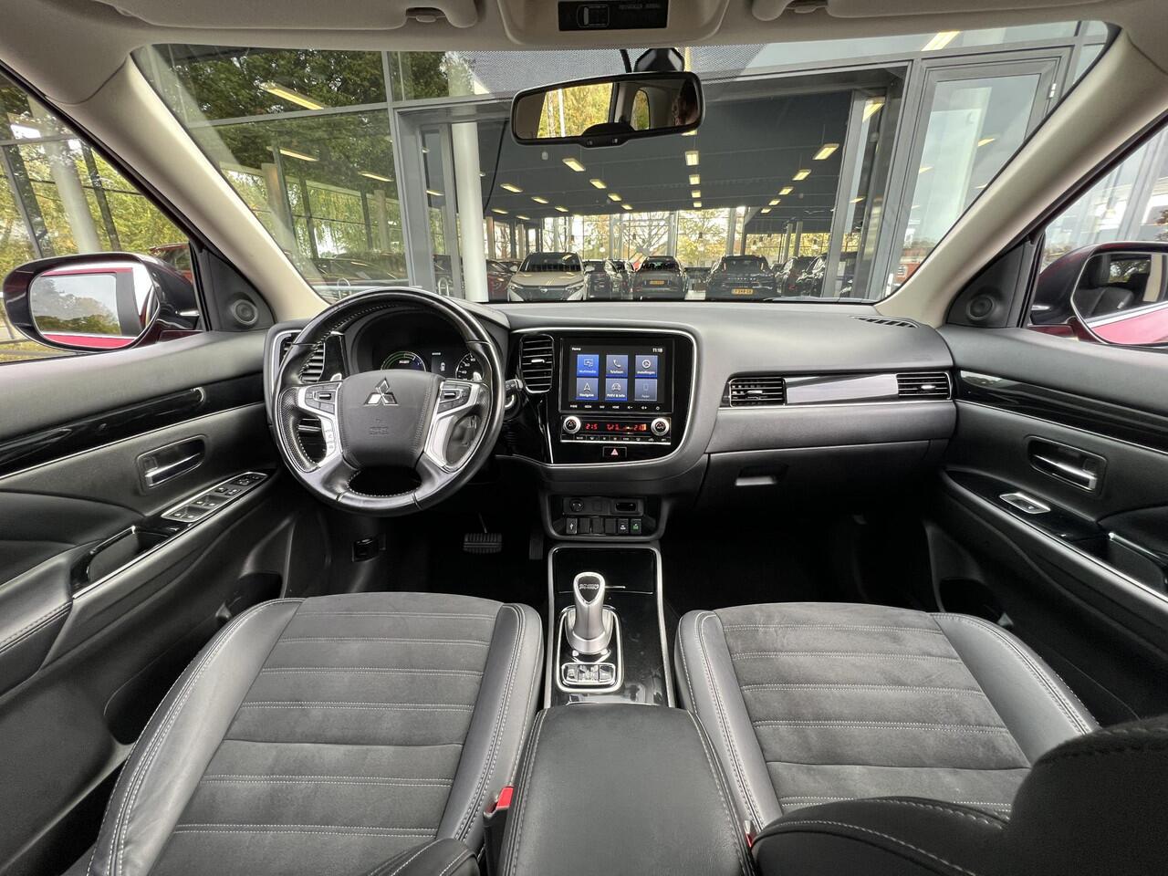 Mitsubishi OUTLANDER 2.4 PHEV Intense | Cruise Control | Navigatie | Carplay | FABRIEKSGARANTIE TOT 08-2029!